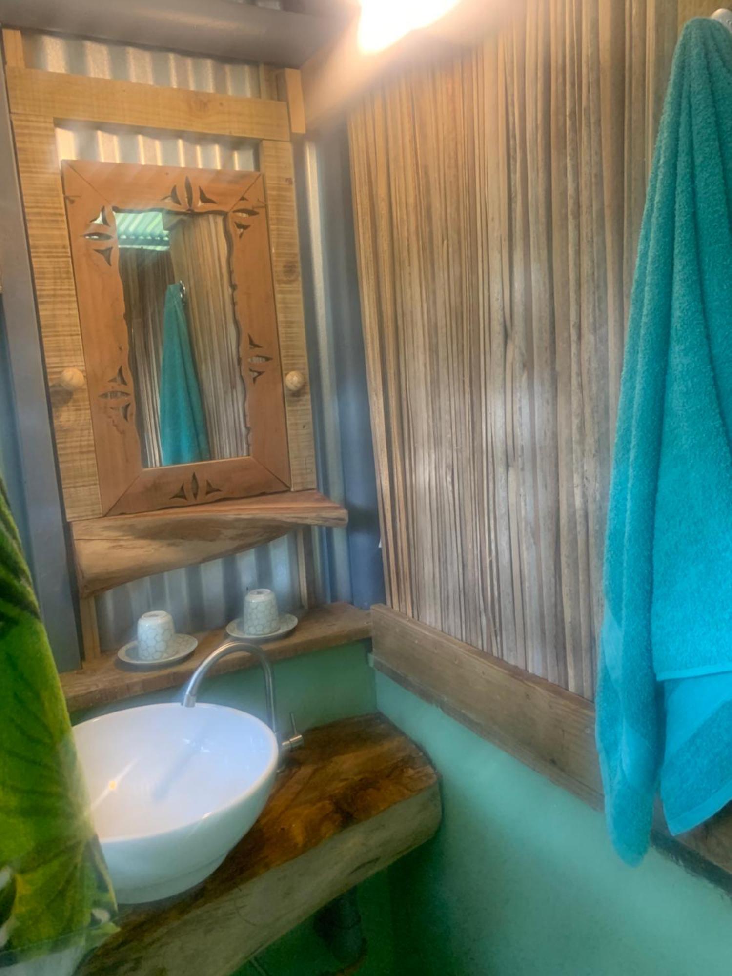 Lily Pad Lodge Bambou Ngoại thất bức ảnh