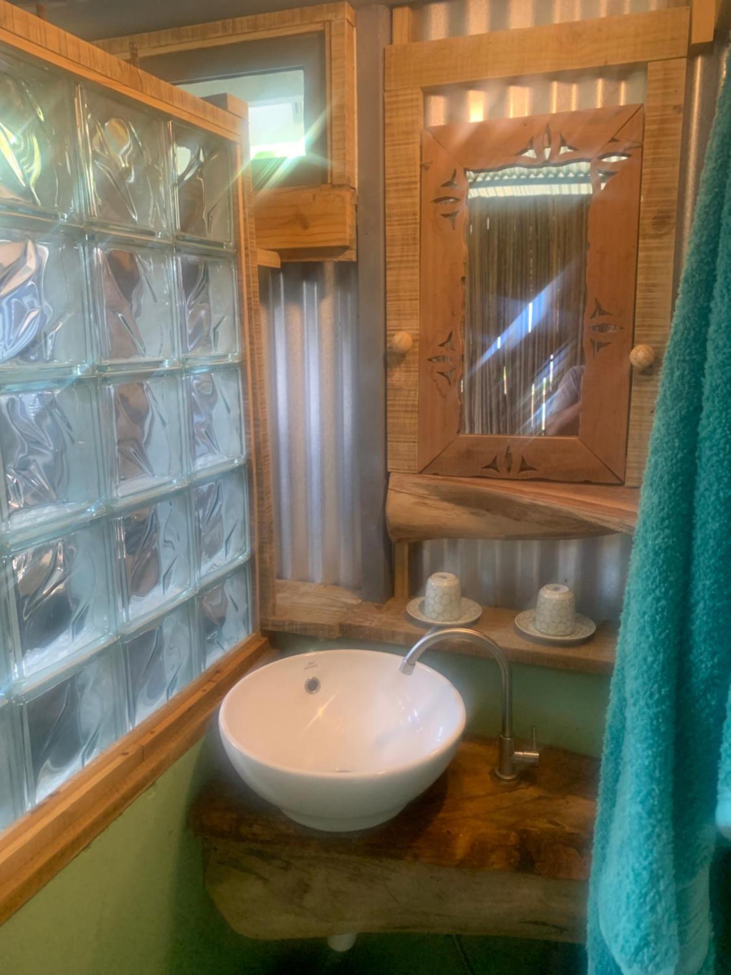Lily Pad Lodge Bambou Ngoại thất bức ảnh
